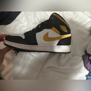 Nike mids 5.5y (used)